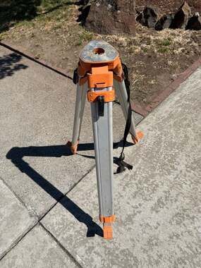Johnson Level Telescoping Aluminum Tripod 40-6335 tripod only